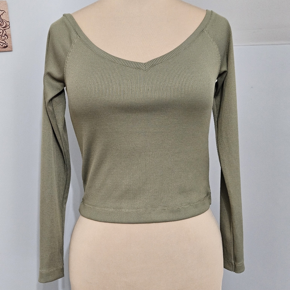 Cheap Monday Olive‎ Green Ribbed Long Sleeve Top Size M Slim Scoop Neck Stretchy